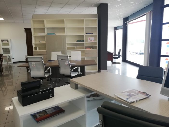 Nuova area arredo ufficio da Mobili Sparaco