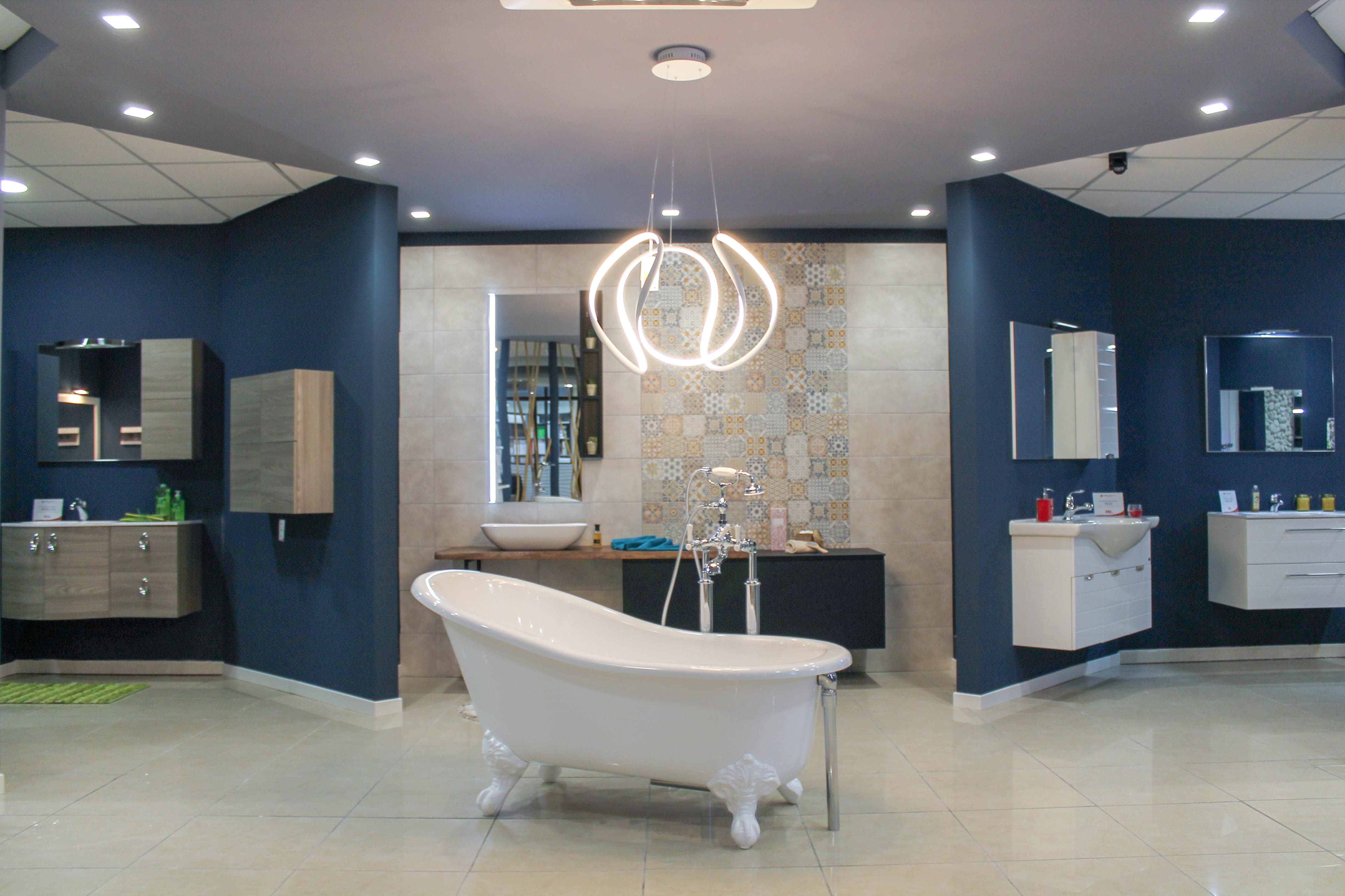 Mobili Sparaco: rinnovo arredo bagno e introduzione vasche da bagno Victoria + Albert Baths