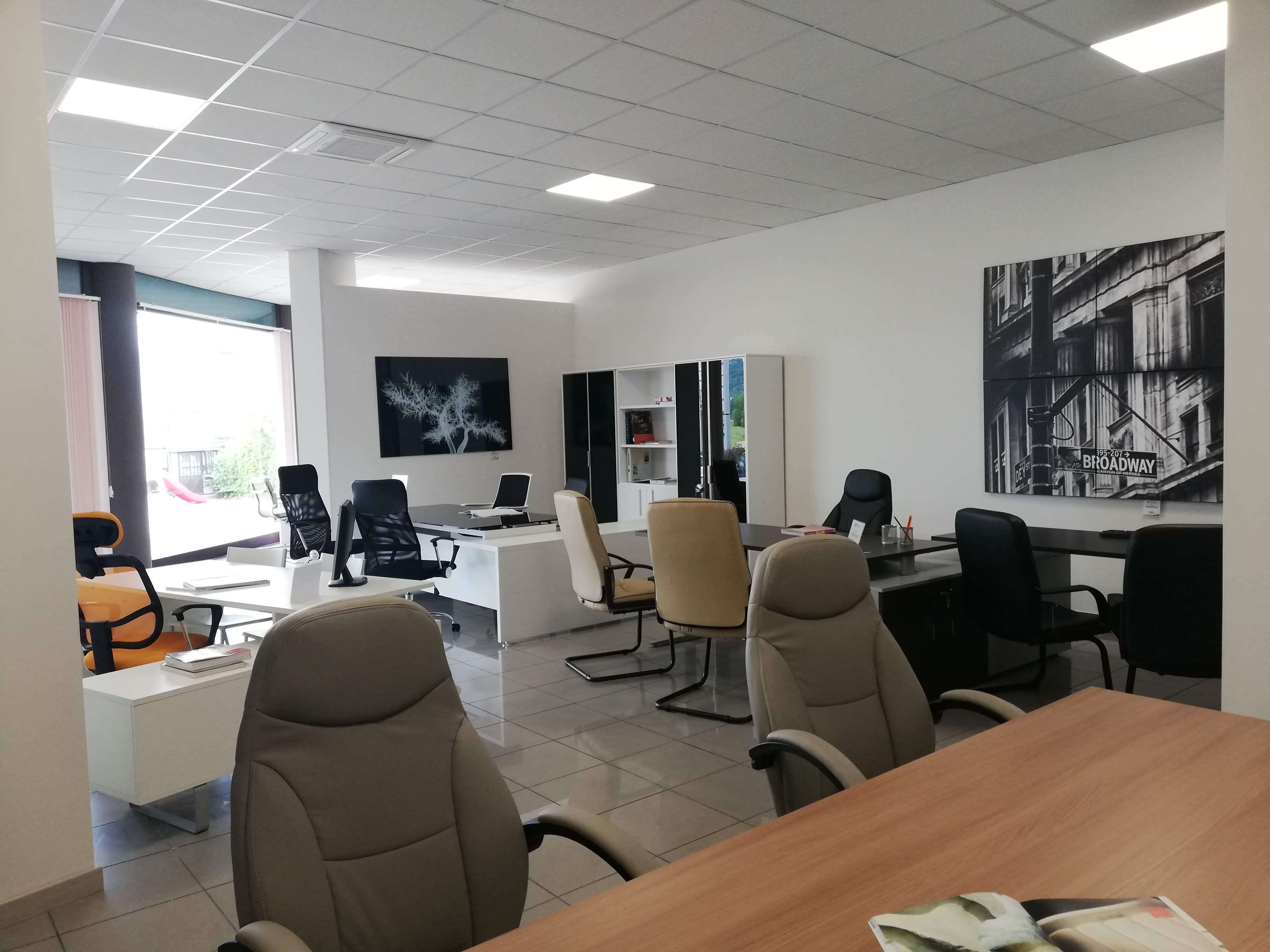 Nuova area arredo ufficio da Mobili Sparaco