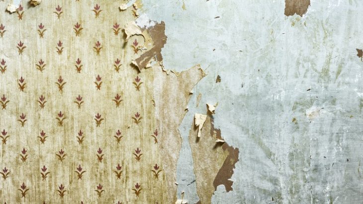 Parato che si stacca dal muro